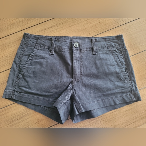 AMERICAN EAGLE Khaki Shortie Shorts in Black ** Size 6 ** NEW!!! - Picture 6 of 9